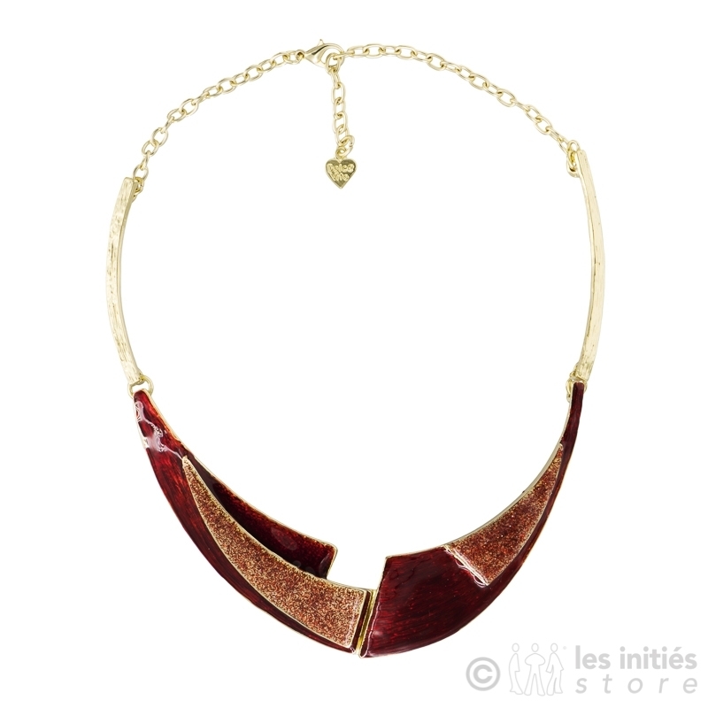 Glossy red necklace